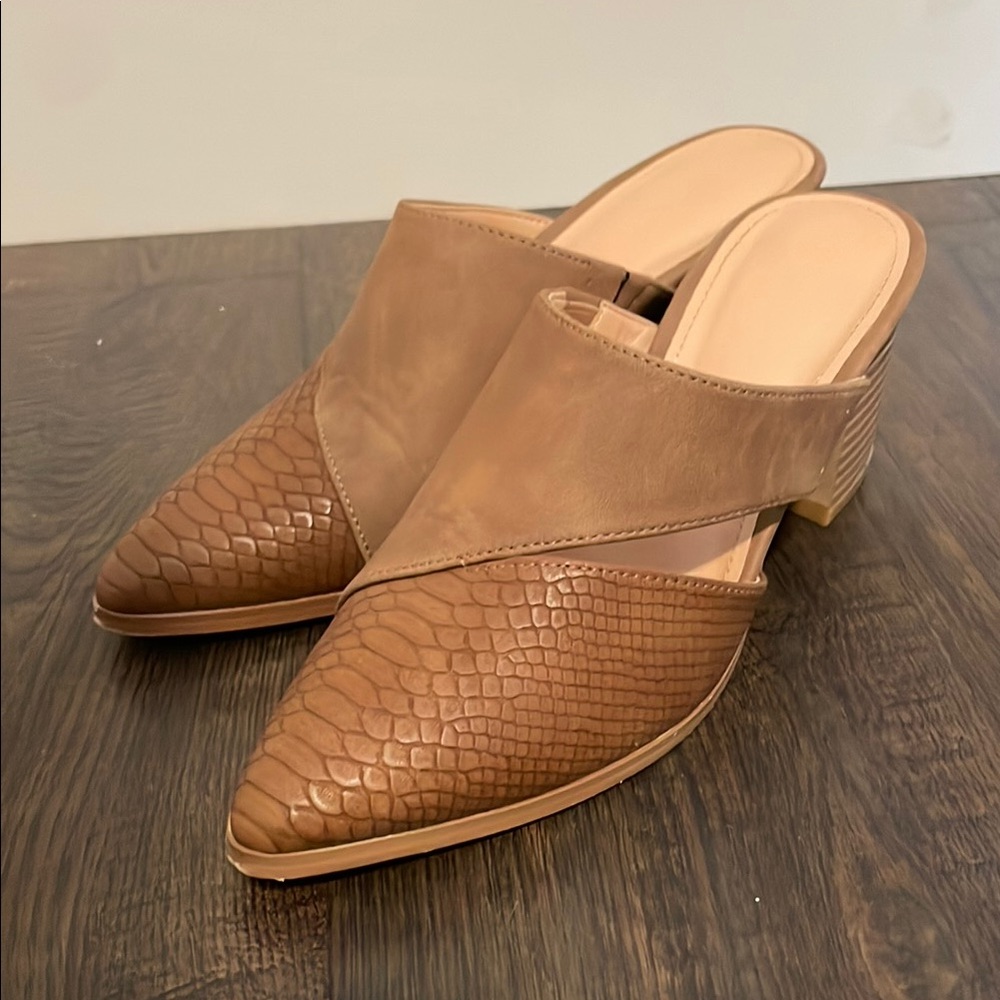 LIKE NEW Brown Textured Women's Mules